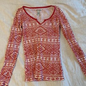 Lucky Brand XS printed thermal henley top in red and white